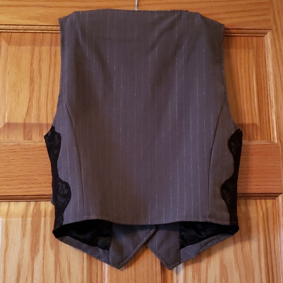 Vest - Picture 2 of 3